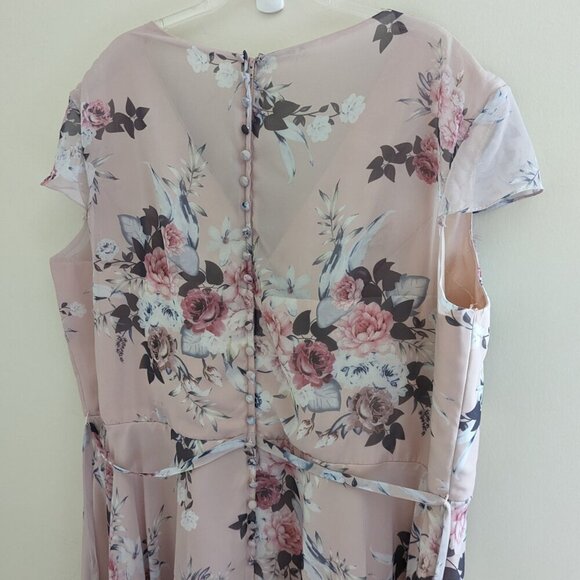 Chic Floral Midi Dress in Pink - Picture 4 of 12